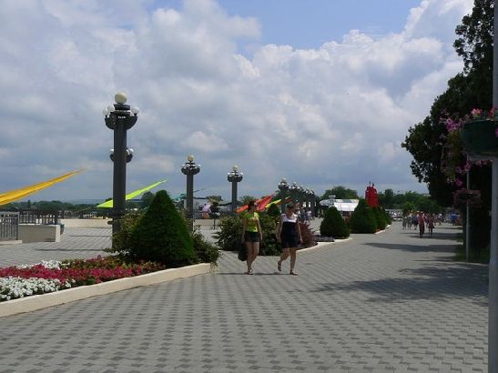 Черное море в регионе Анапы наиболее теплое, так что сезон отдыха начинается уже в мае, а заканчивается аж в конце октября