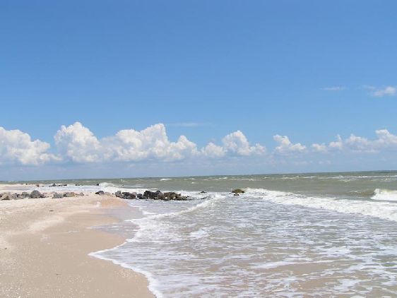 Белоснежные пески на Федотовой косе. Азовское море