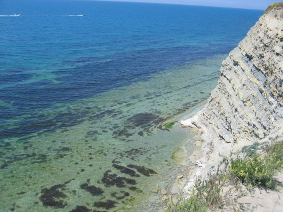 Спешу вас обрадовать, живописные пляжи с чистым морем на Черноморском побережье еще есть!