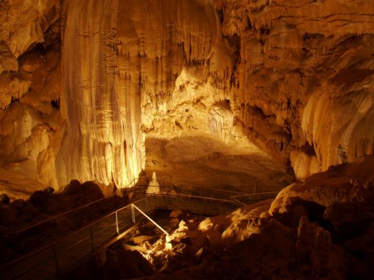 Экскурсии в Новоафонские пещеры оставляют после себя самые восторженные отзывы