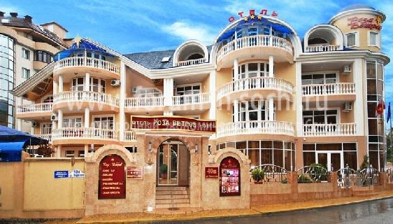 Отель "Роза ветров" выгодно отличается от множества других отелей на побережье 