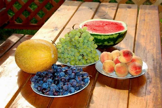 На Азове огромный выбор фруктов и овощей, сочных, свежих!