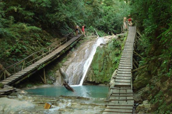 33 водопада в долине реки Шахе