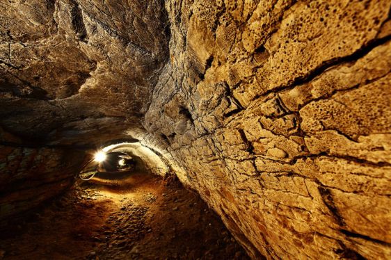 Пещеры в горе Небеб похожи на природные тоннели