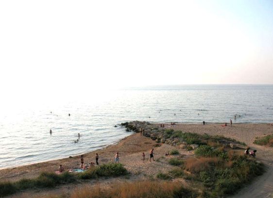 На пляжах посёлка Ильич всегда достаточно места