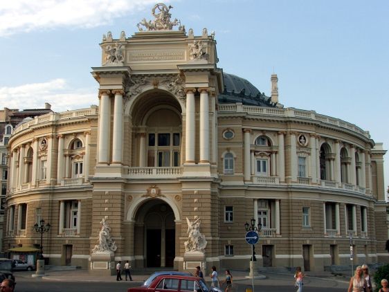 Одесский театр - пожалуй, самое красивое здание города