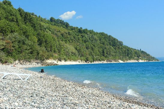 Планируете отдохнуть на море в мае? Давайте узнаем вместе, подойдет ли для этого Абхазия!