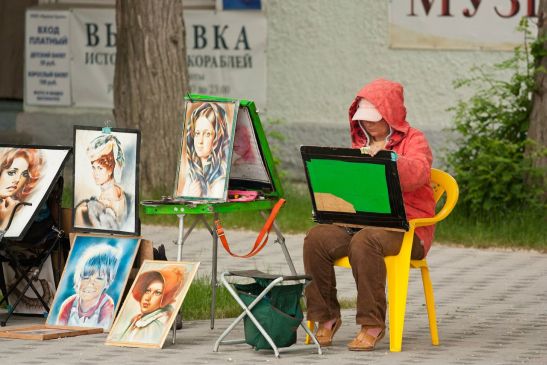 Уличные художники Анапы с удовольствием напишут ваш портрет